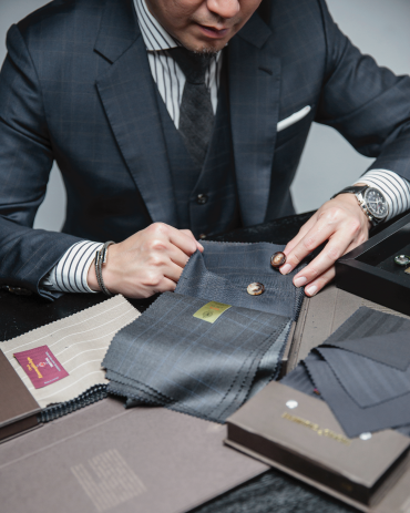 西裝褲合身指南：從腰圍到褲腳褶，打造 2026 完美比例的終極手冊